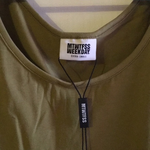 NWT Cold Shoulder Top - Picture 5 of 5